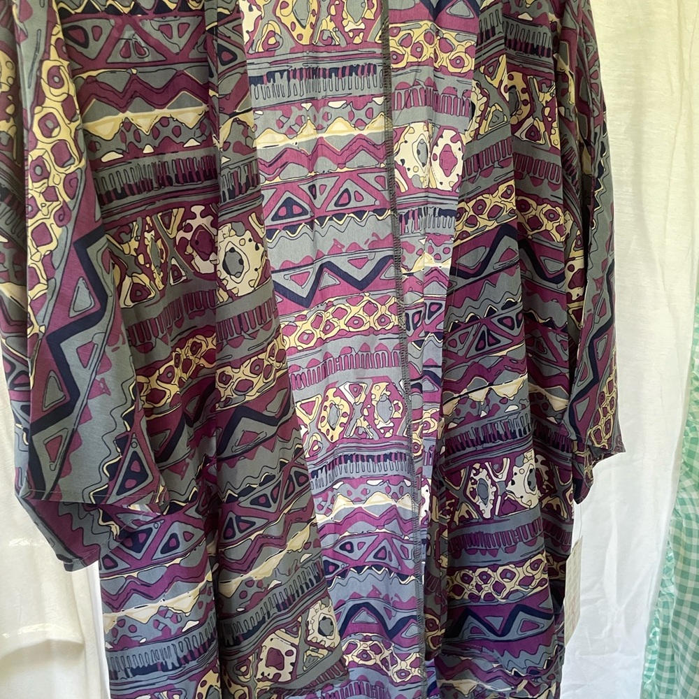 Lularoe Lindsay light cover up. Small